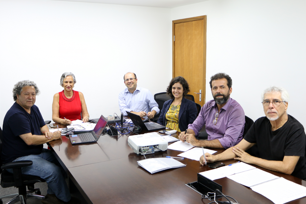 Primeira reunião da Comissão de Relações Internacionais em 2018: Jeferson Navolar, Nádia Somekh (coordenadora-adjunta), Eduardo Pasquinelli, Ana Laterza (servidora do CAU/BR), Fernando Oliveira (coordenador) e Helio Cavalcanti