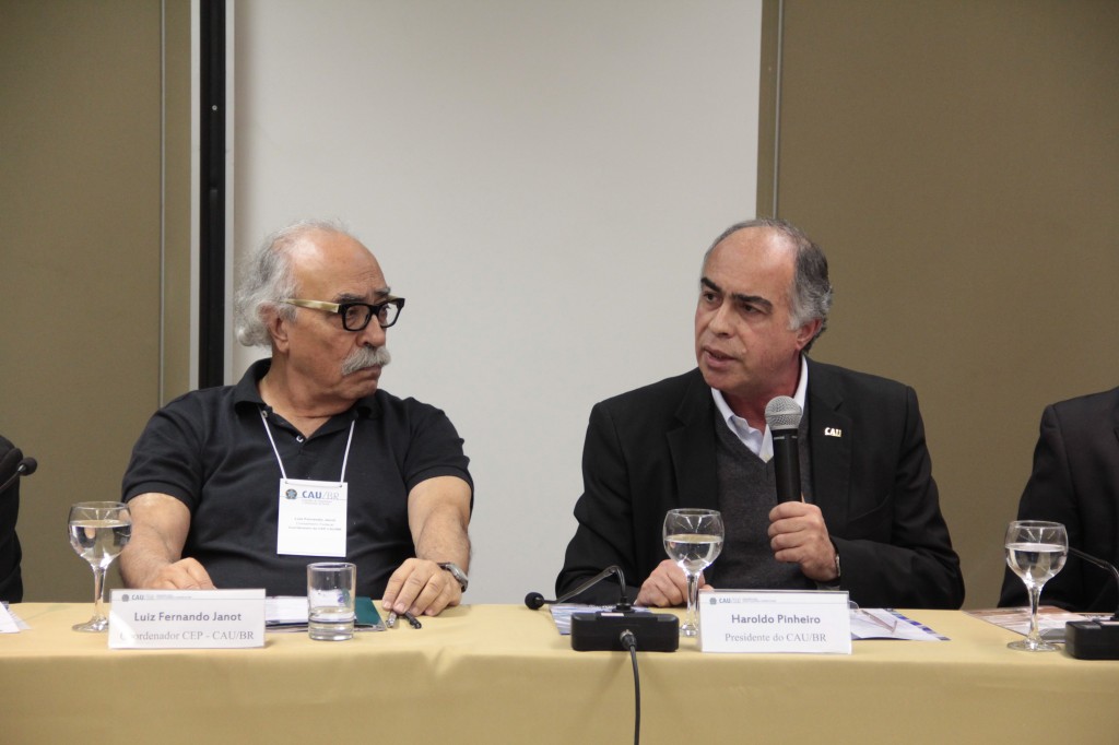 Luiz Fernando Janot, coordenador da Comissão de Exercício Profissional, e Haroldo Pinheiro, presidente do CAU/BR.